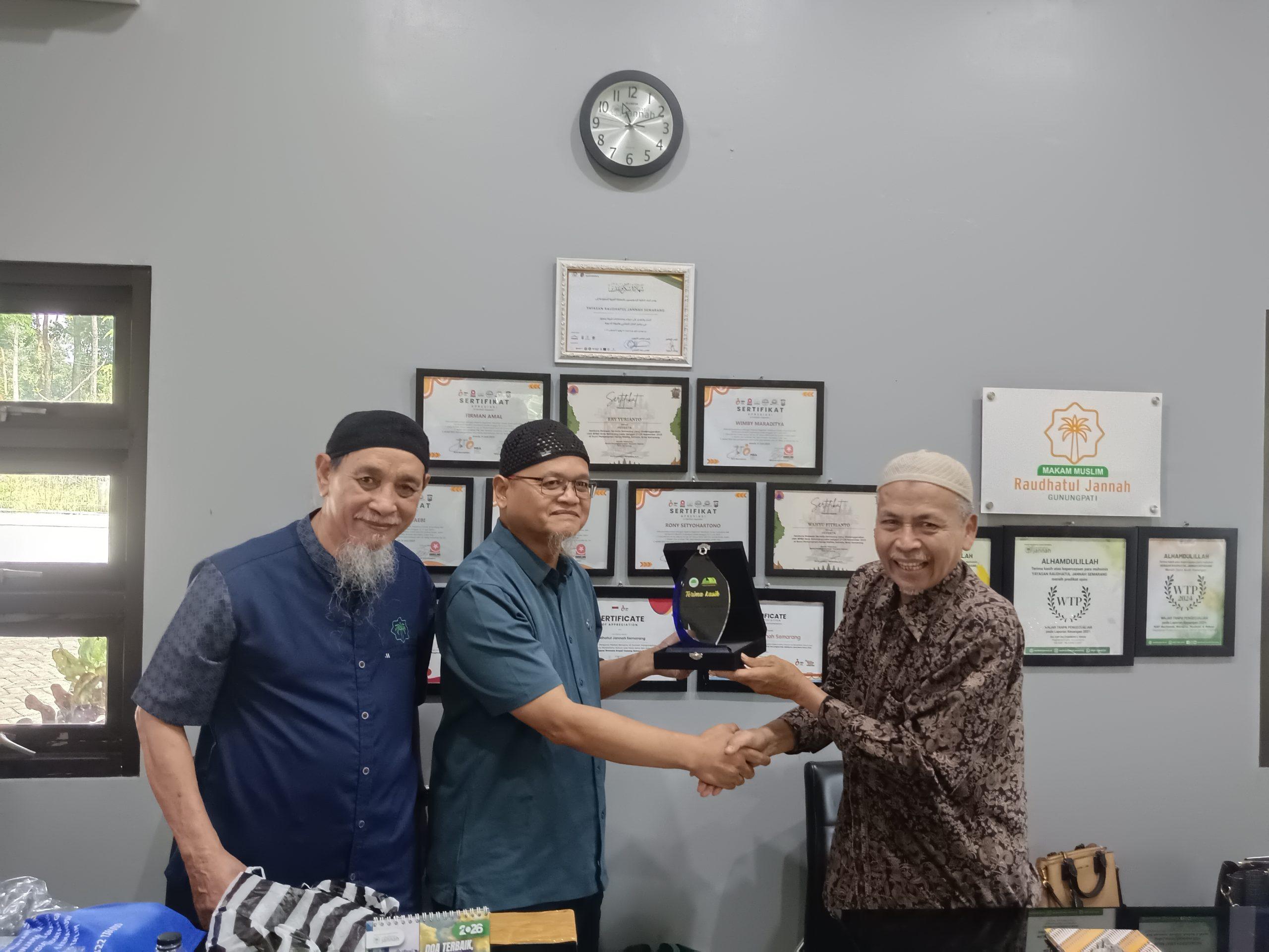 Studi Banding Manajemen Pengurusan Jenazah Raudhatul Jannah Semarang