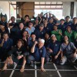 Panitia kurban Masjid At-Taqwa 2 sedang melakukan penyembelihan hewan kurban Iduladha 1447 H